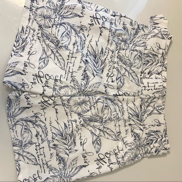 Belted High Waist Print Shorts - Picture 12 of 14